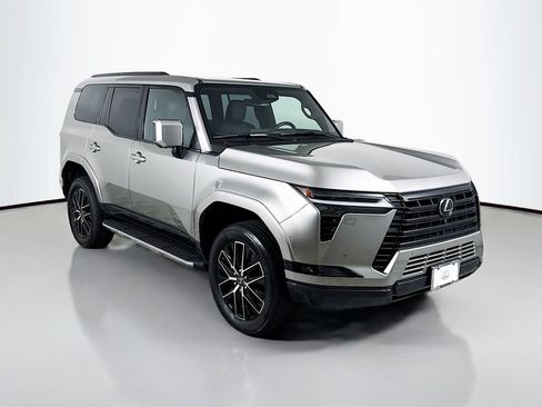 Used 2024 Lexus GX 550 AWD/4WD image 3