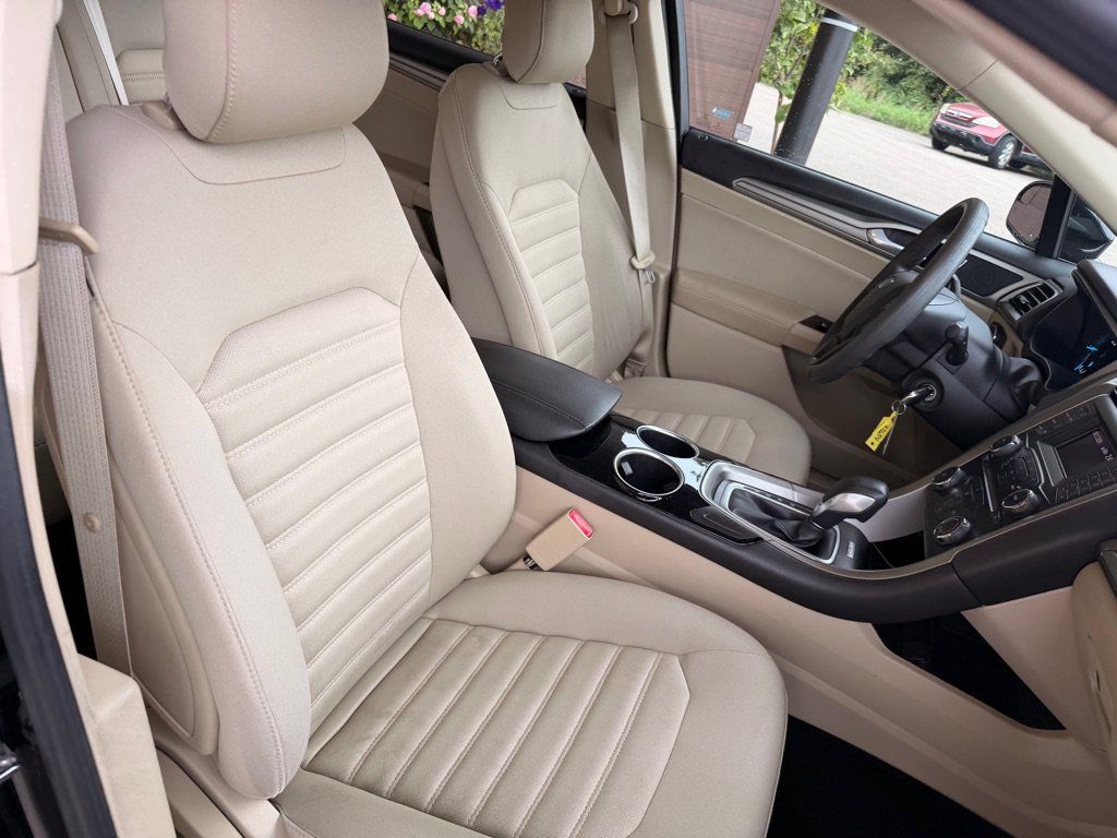 Used 2013 Ford Fusion SE FWD image 17