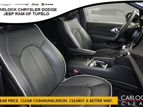 Used 2026 Chrysler Pacifica Limited FWD image 41