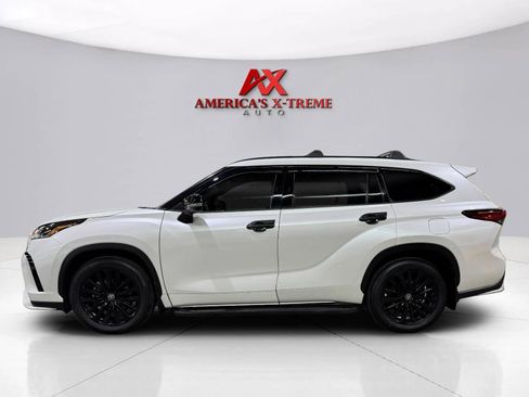 Used 2023 Toyota Highlander XSE AWD/4WD image 4