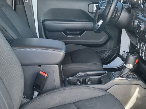 Used 2021 Jeep Wrangler Unlimited Sahara image 27