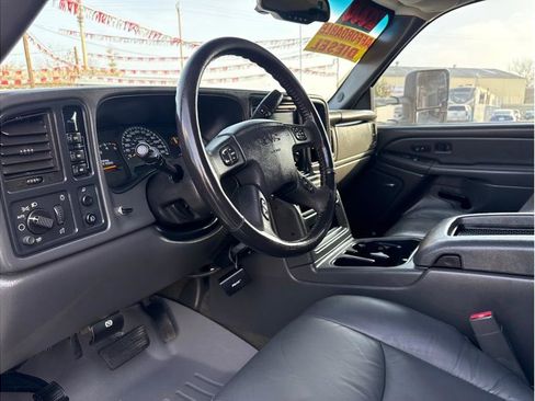 Used 2006 GMC Sierra 3500 SLT w/ Heavy-Duty Power Package image 6