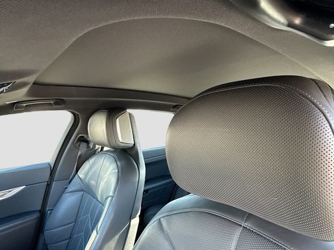 Used 2023 BMW 760i xDrive w/ Executive Package image 26