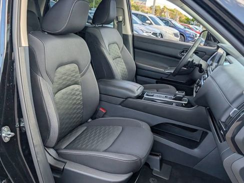 Used 2024 Nissan Pathfinder SV w/ SV Premium Package AWD/4WD image 17