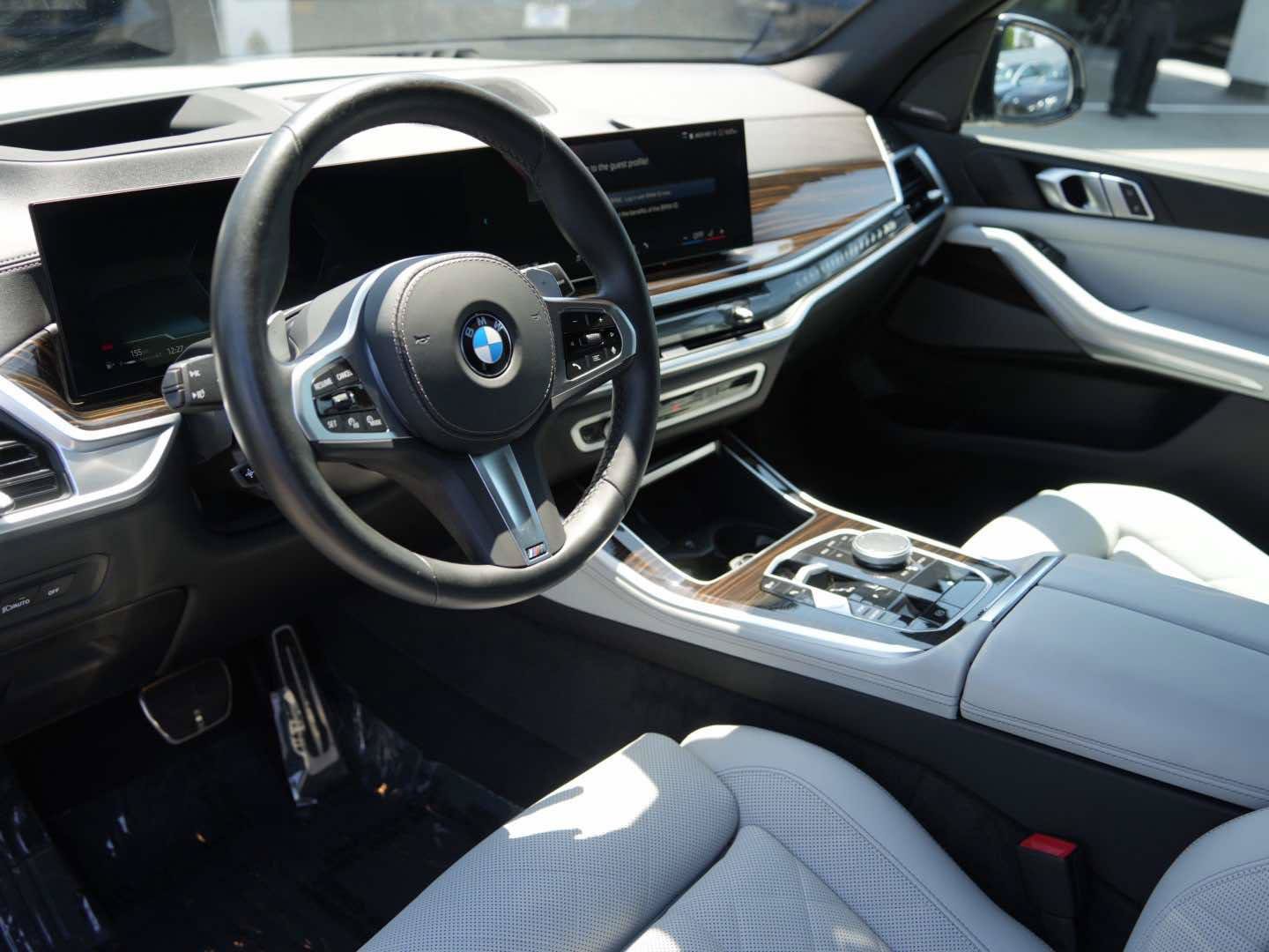 Used 2025 BMW X5 sDrive40i w/ M Sport Package RWD image 8