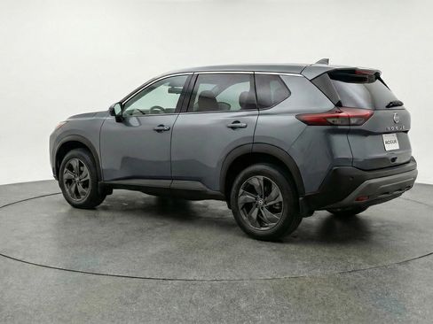 Used 2025 Nissan Rogue SV image 5