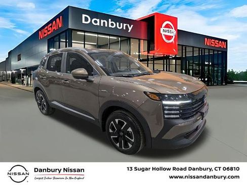 Certified 2025 Nissan Kicks SV w/ SV Premium Package AWD/4WD image 1