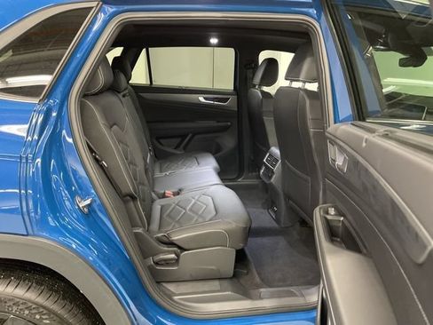 Used 2025 Volkswagen Atlas Cross Sport SE w/ Panoramic Sunroof Package AWD/4WD image 10