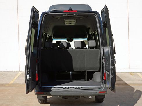 Used 2024 Mercedes-Benz Sprinter 2500 image 10