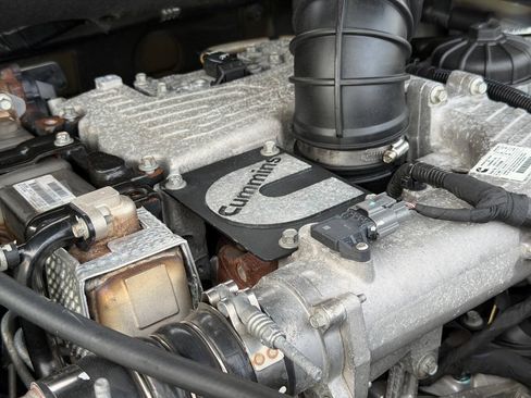 Used 2017 Nissan Titan SV AWD/4WD image 15