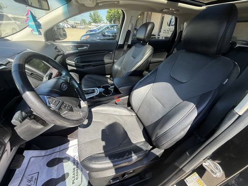 Used 2018 Ford Edge Titanium w/ Equipment Group 301A FWD image 9