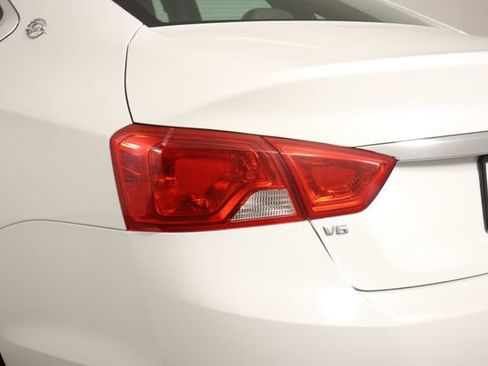 Used 2015 Chevrolet Impala LT FWD image 19