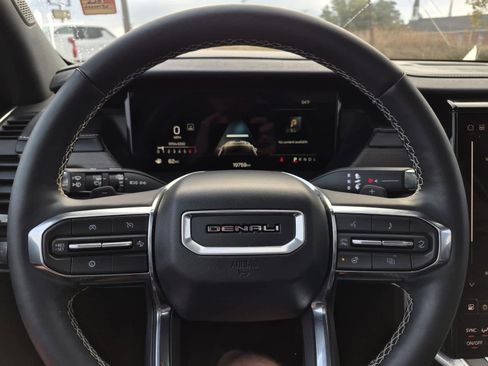 Certified 2025 GMC Acadia Denali image 21