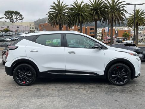 Used 2023 Chevrolet Bolt EUV Premier w/ Sun & Sound Package FWD image 3