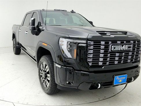 Used 2025 GMC Sierra 2500 Denali Ultimate image 9