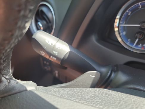 Used 2019 Toyota Corolla SE FWD image 30