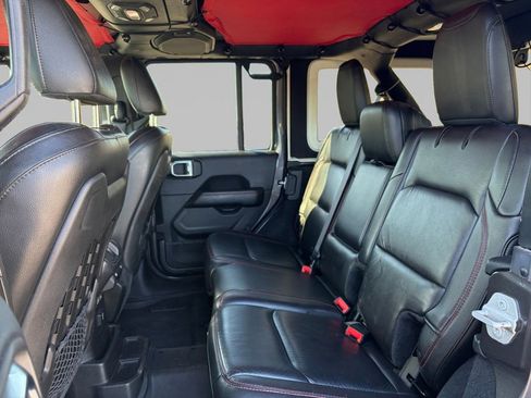 Used 2018 Jeep Wrangler Unlimited Rubicon AWD/4WD image 14