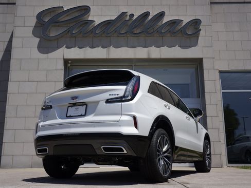 Used 2024 Cadillac XT4 Sport AWD/4WD image 4