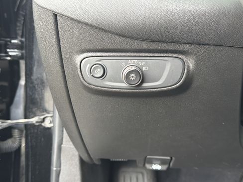 Used 2021 Chevrolet Equinox LS w/ LS Convenience Package FWD image 17