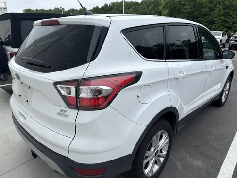 Used 2017 Ford Escape SE FWD image 8