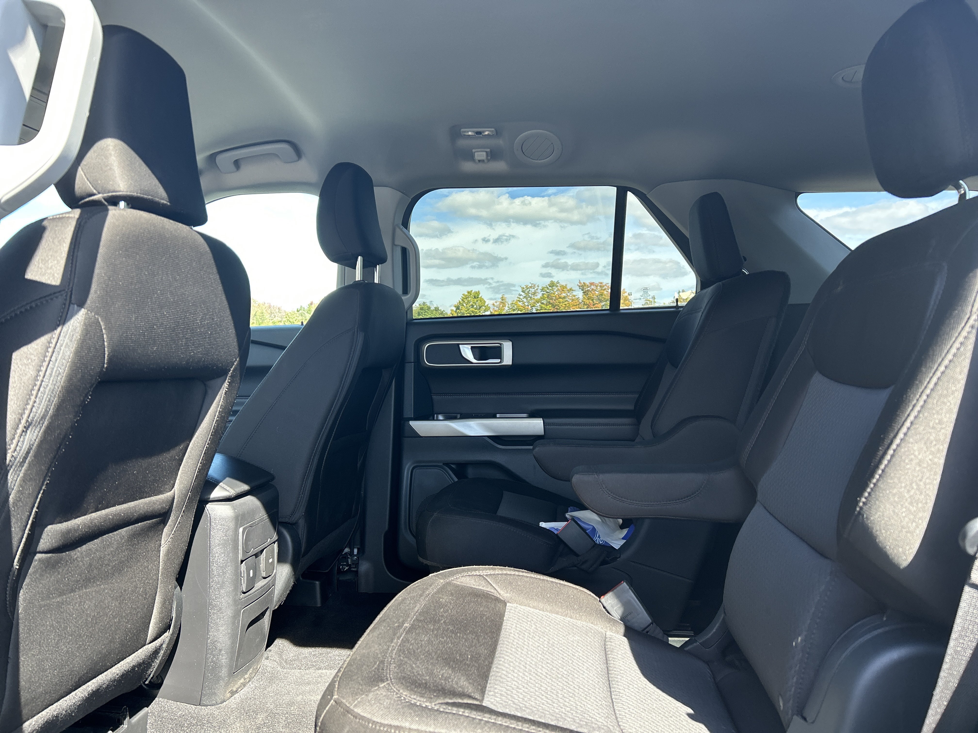 Used 2023 Ford Explorer XLT AWD/4WD image 11
