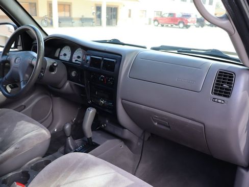 Used 2001 Toyota Tacoma 4x4 Xtracab V6 image 17