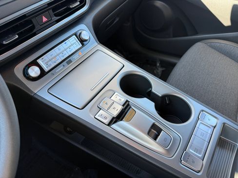 Used 2023 Hyundai Kona SE image 13