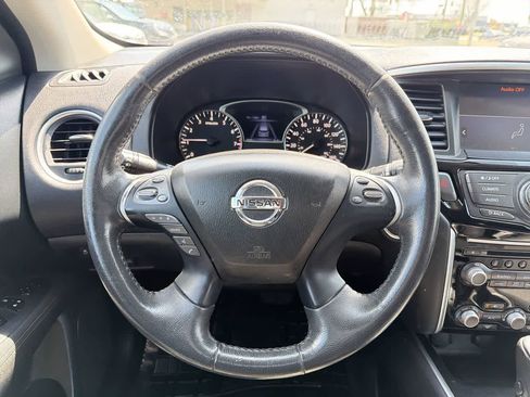 Used 2017 Nissan Pathfinder SV AWD/4WD image 28
