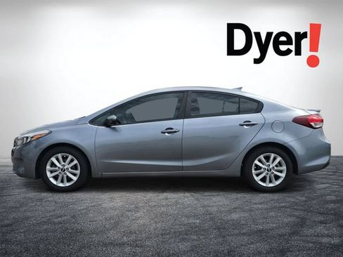 Used 2017 Kia Forte S FWD image 7