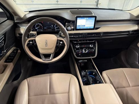 Used 2022 Lincoln Corsair AWD w/ Premium Package image 8