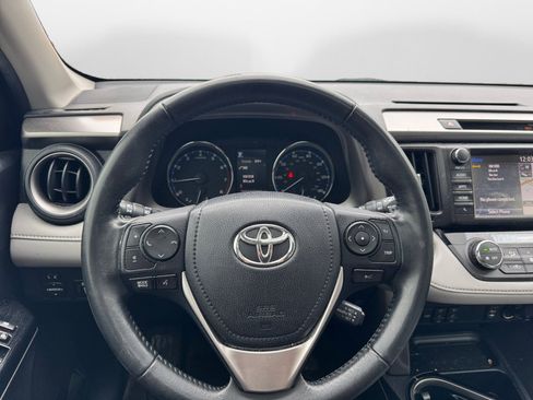 Used 2018 Toyota RAV4 Limited FWD image 10