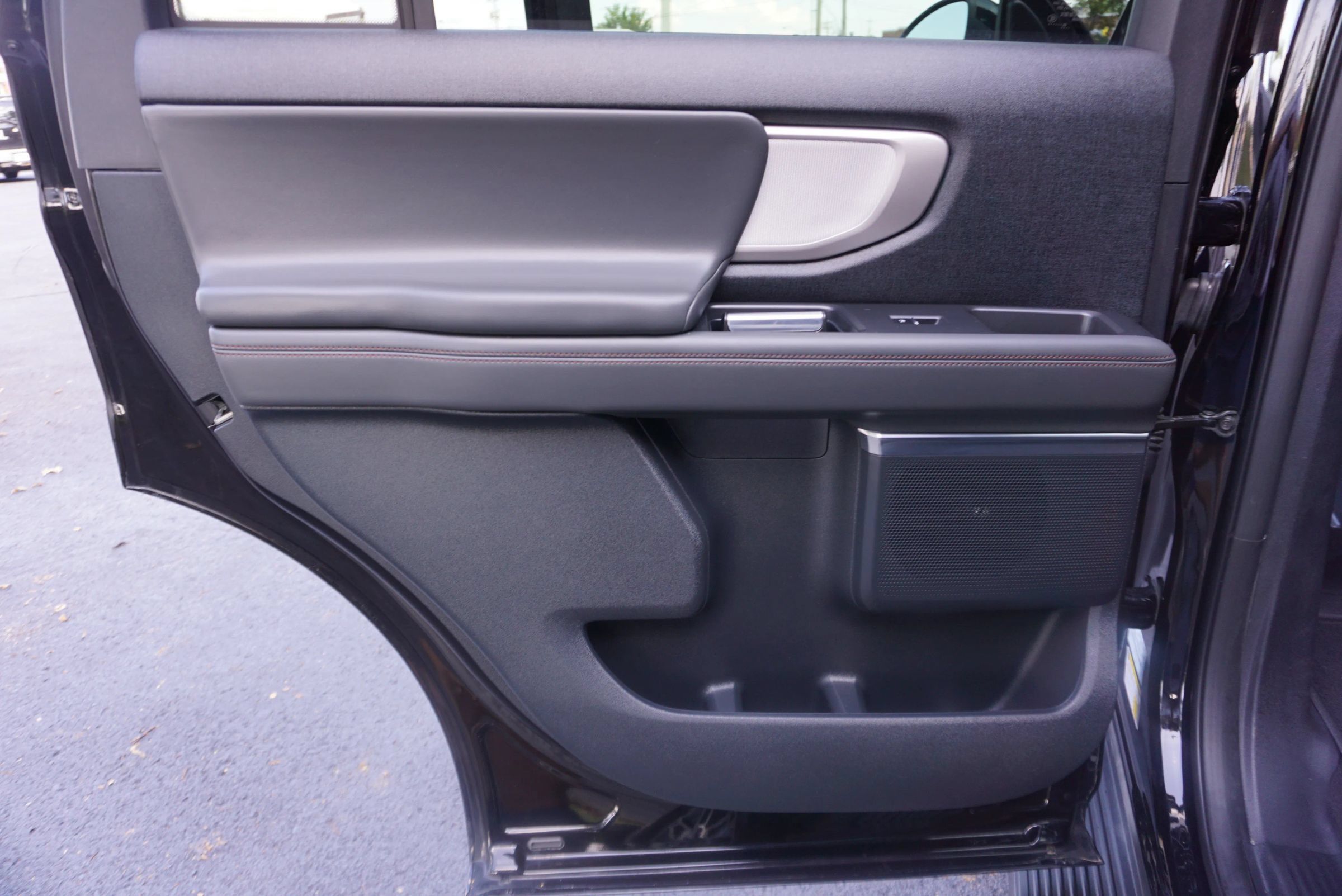 Used 2025 Ford Expedition Active RWD image 19