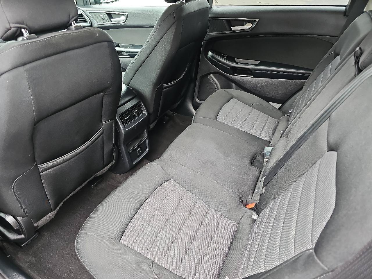 Used 2019 Ford Edge SE FWD image 11