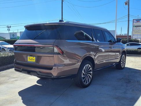 New 2026 Lincoln Navigator L Black Label AWD/4WD image 2