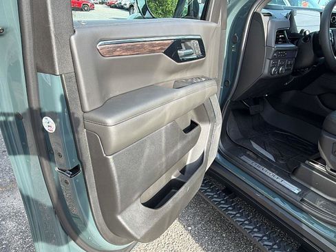 New 2026 Chevrolet Suburban Z71 w/ Comfort Package AWD/4WD image 13
