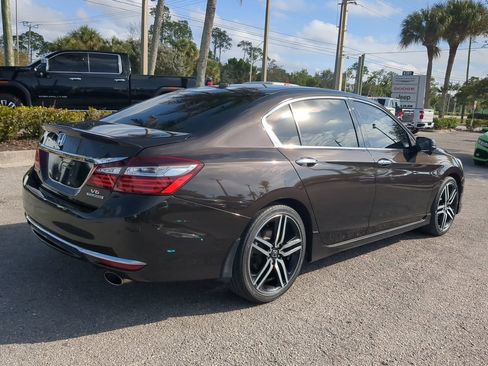 Used 2016 Honda Accord Touring image 5