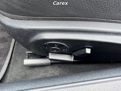 Used 2010 Mercedes-Benz SLK 350 image 33