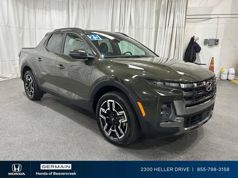 Used 2025 Hyundai Santa Cruz Limited AWD/4WD image 2
