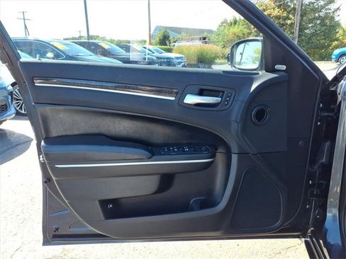 Certified 2019 Chrysler 300 Limited image 16