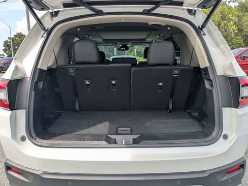 Used 2025 Honda Pilot Elite image 12