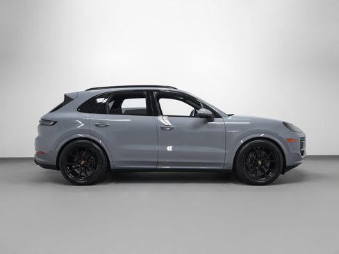 Certified 2024 Porsche Cayenne AWD/4WD image 13