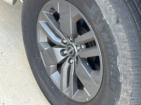 Used 2025 Nissan Frontier SV RWD image 5