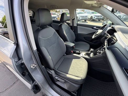 Used 2023 Volkswagen Taos SE image 16