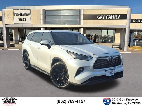 Used 2024 Toyota Highlander LE FWD image 1