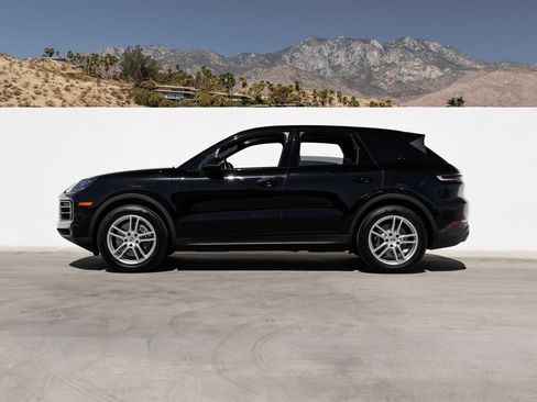 Used 2024 Porsche Cayenne AWD/4WD image 2