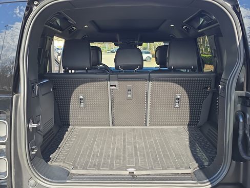 Certified 2024 Land Rover Defender 110 V8 image 12