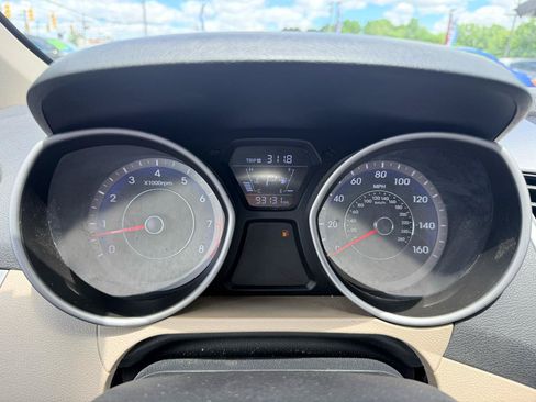 Used 2016 Hyundai Elantra SE FWD image 12