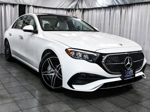 Used 2025 Mercedes-Benz E 450 4MATIC Sedan image 3