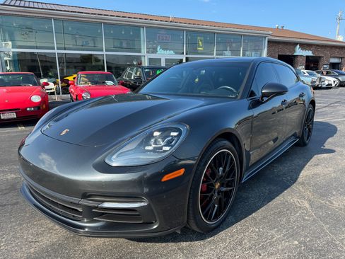 Used 2018 Porsche Panamera 4 image 1