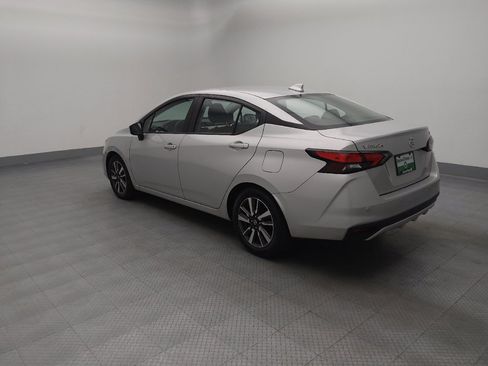 Used 2021 Nissan Versa SV FWD image 3